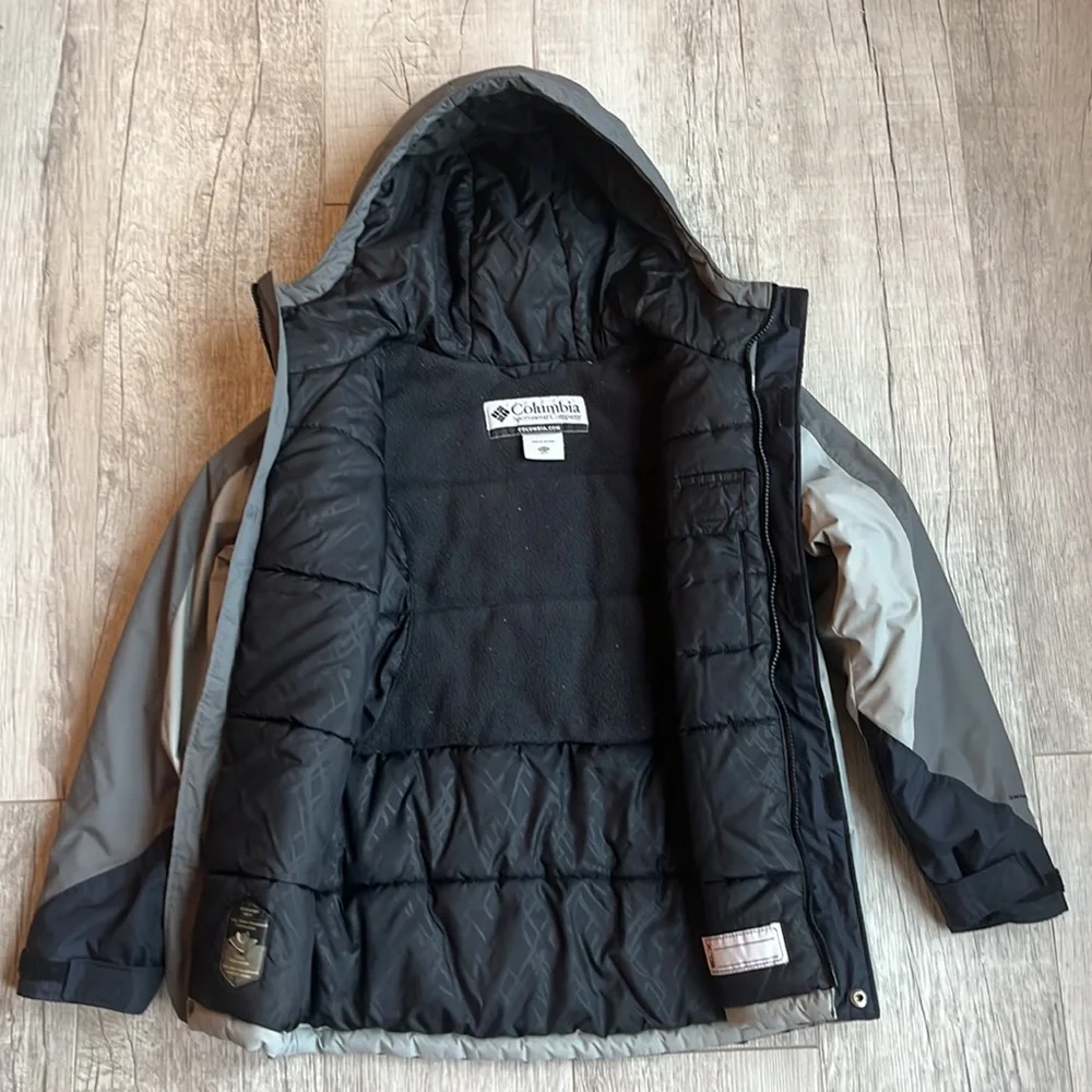 Columbia Waterproof Omnishield Grey Color‎ Block Jacket Shell Size 10/12 Youth